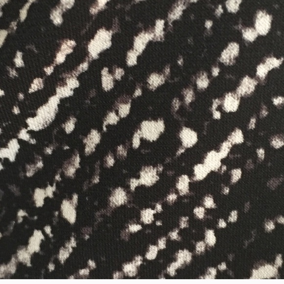 Vince Camuto print tank top. Size medium - Picture 3 of 5